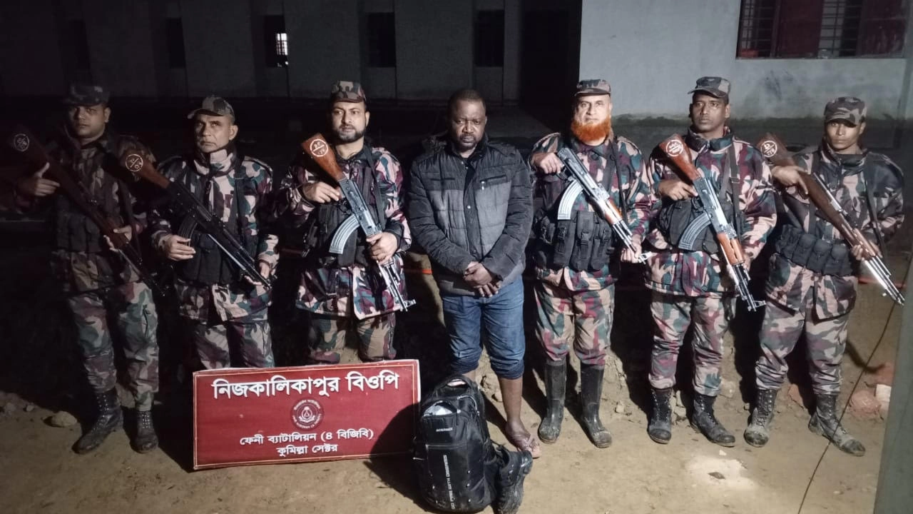 ফেনী সীমান্ত থেকে নাইজেরিয়ান নাগরিক আটক