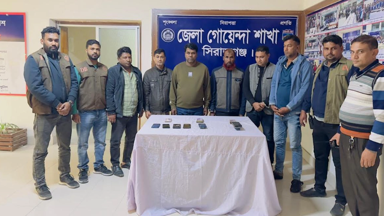 গ্রেপ্তার আন্তঃজেলা ডাকাত দলের ৬ সদস্য। ছবি : কালবেলা
