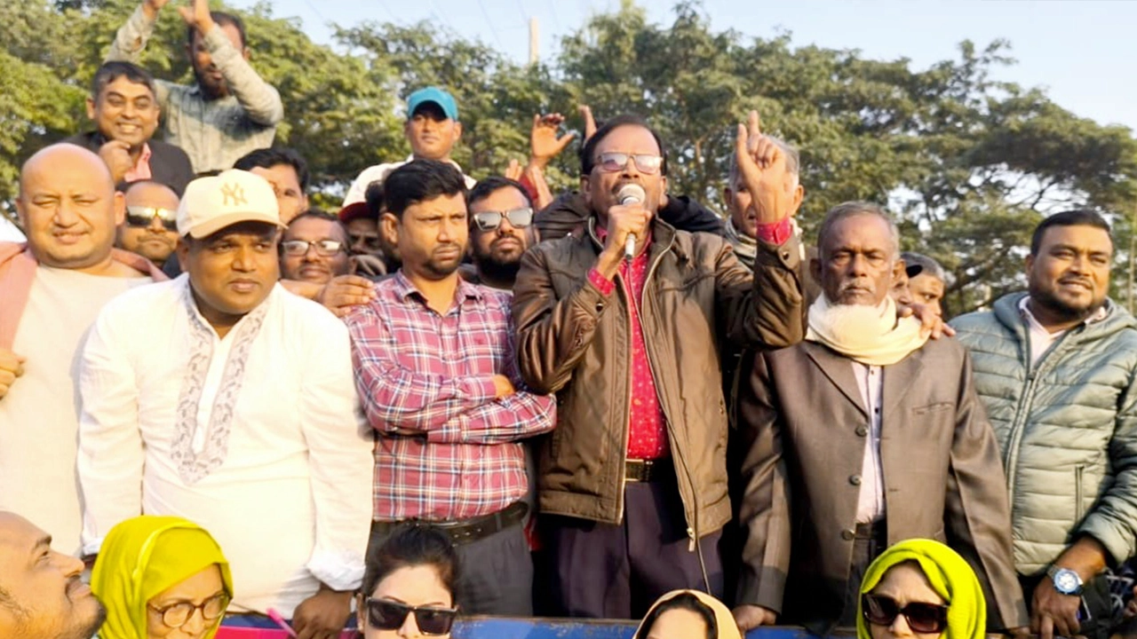 পাবনায় পথসভায় বক্তব্য দেন হাবিবুর রহমান হাবিব। ছবি : কালবেলা