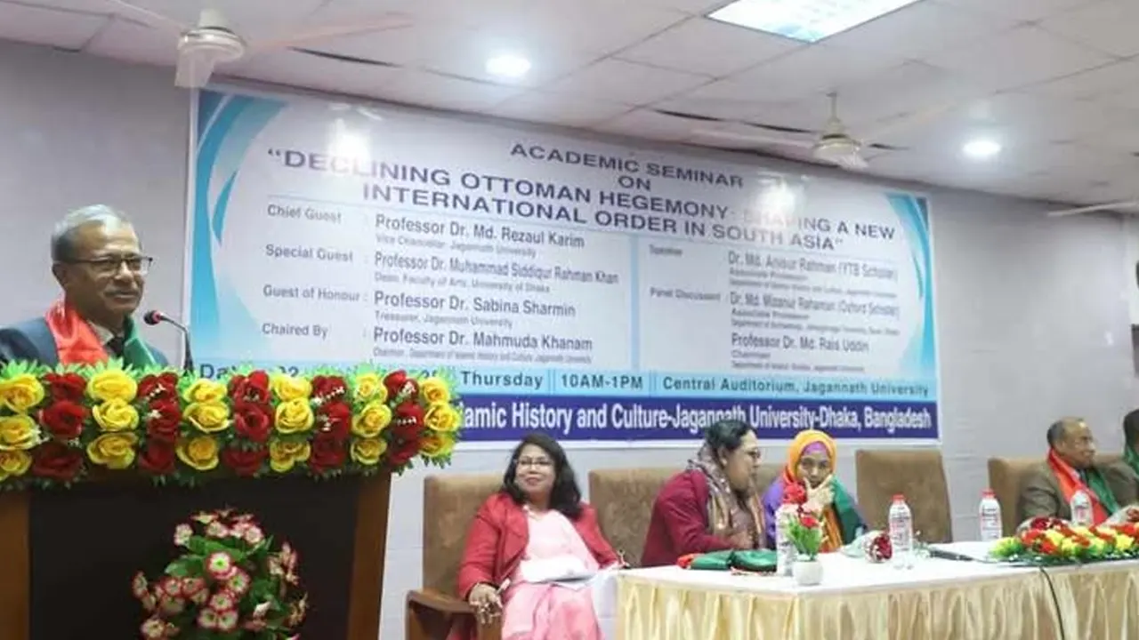 ‘ডিকলাইনিং অটোমান হেজিমনি : শেপিং এ নিউ ইন্টারন্যাশনাল অর্ডার ইন সাউথ এশিয়া’ শীর্ষক সেমিনার। ছবি : কালবেলা