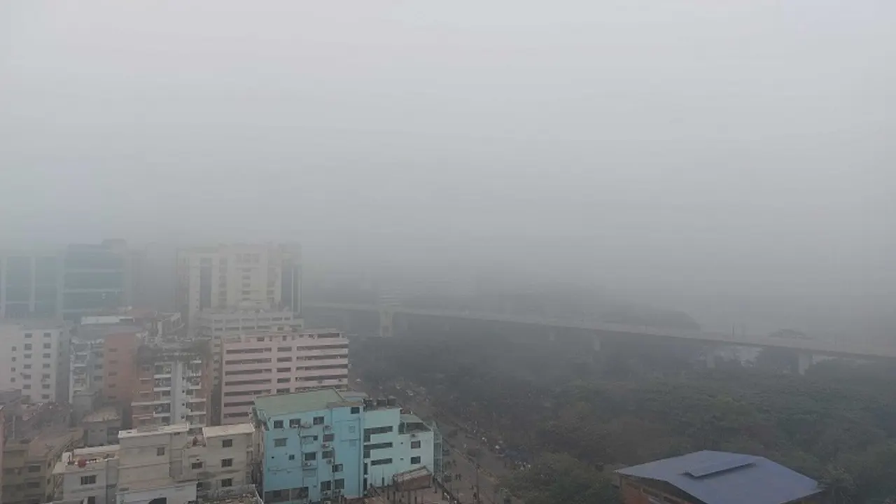 কুয়াশাচ্ছন্ন ঢাকা শহর। ছবি : সংগৃহীত