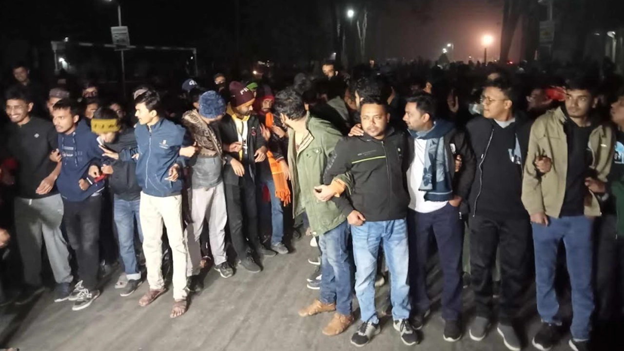 কোটা বাতিলের পর শিক্ষার্থীরা একটি বিজয় মিছিল বের করেন। ছবি : কালবেলা