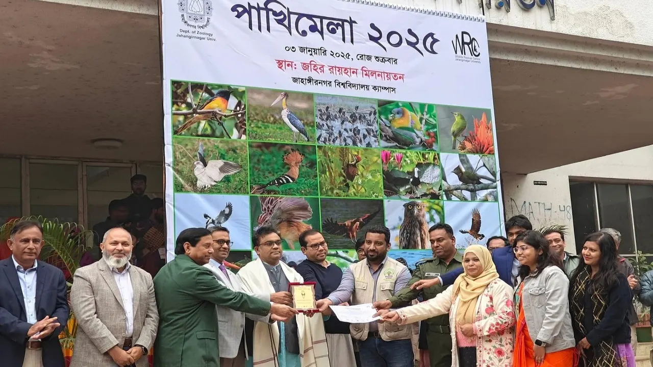বন্যপ্রাণী অপরাধ দমনে শক্তিশালী অবদান রাখায় বন বিভাগের ক্রাইম কন্ট্রোল ইউনিটকে বিশেষ সম্মাননা পুরস্কার দেওয়া হয়। । ছবি : কালবেলা