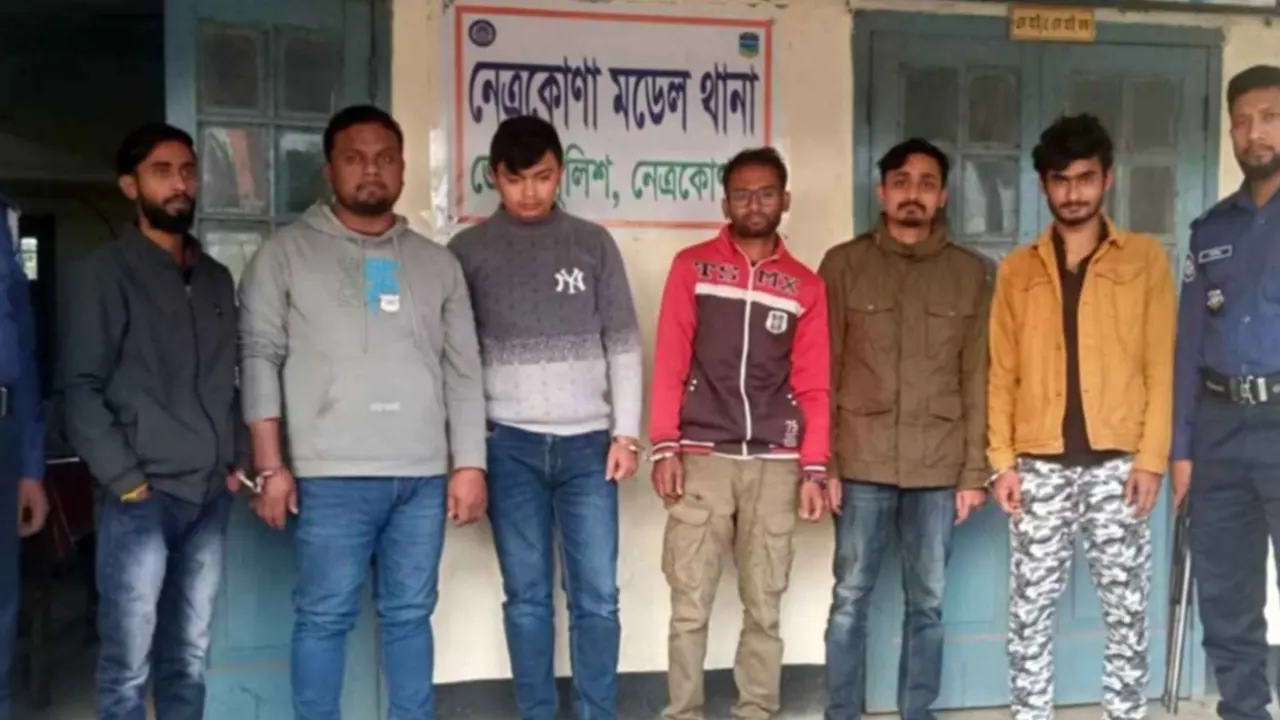 আটক নিষিদ্ধ ঘোষিত সংগঠন ছাত্রলীগের ৬ নেতাকর্মী। ছবি : কালবেলা