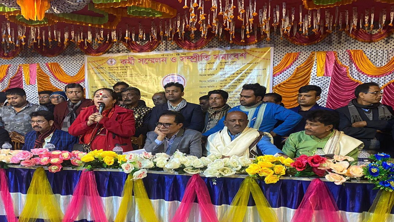 বক্তব্য রাখছেন বিএনপির প্রান্তিক জনশক্তি উন্নয়নবিষয়ক সহ-সম্পাদক অপর্ণা রায় দাস। ছবি : কালবেলা