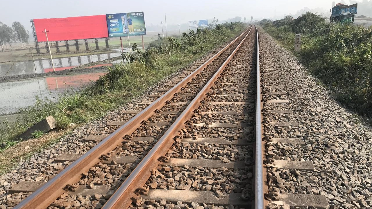 রেললাইনের পুরোনো ছবি।