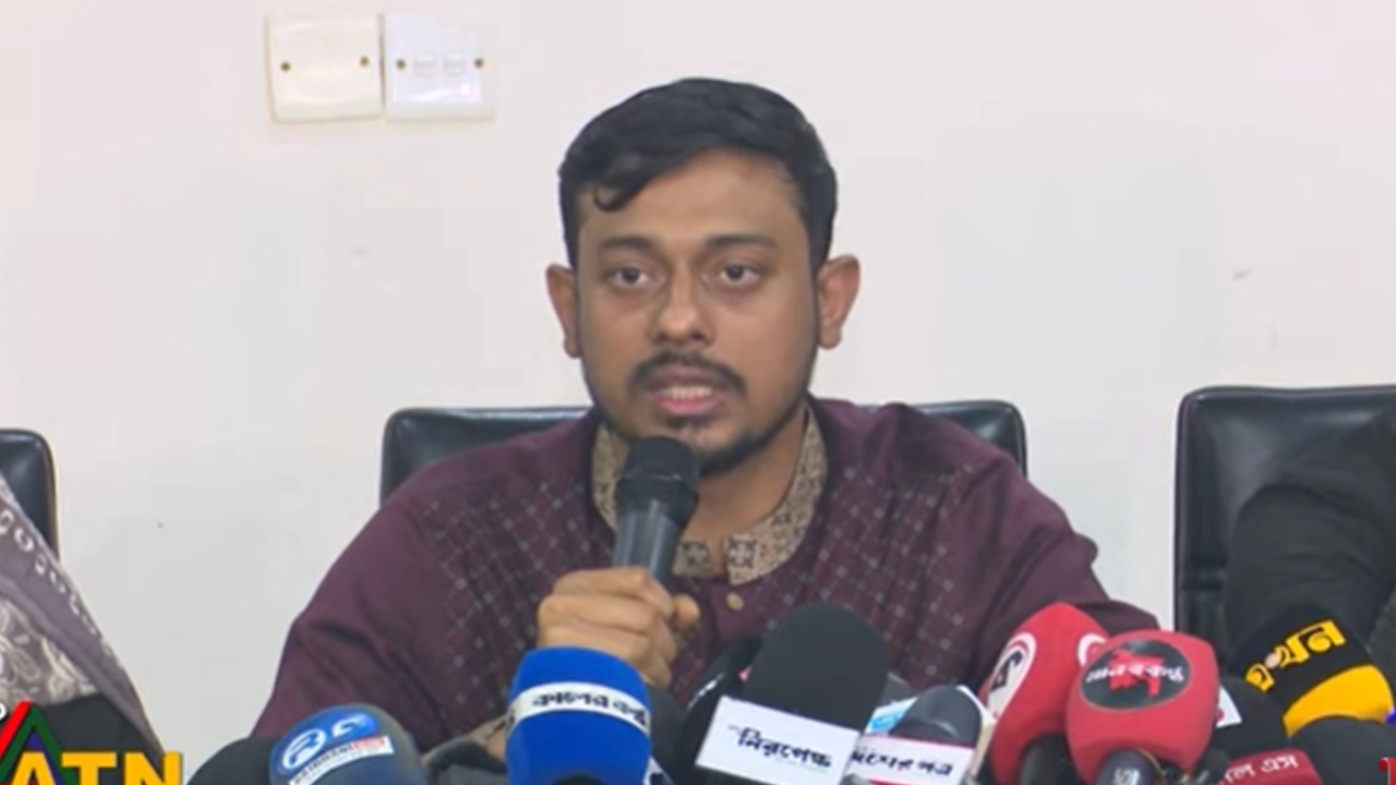 সংবাদ সম্মেলনে জাতীয় নাগরিক কমিটির আহ্বায়ক নাসীরুদ্দীন পাটোয়ারী। ছবি : সংগৃহীত