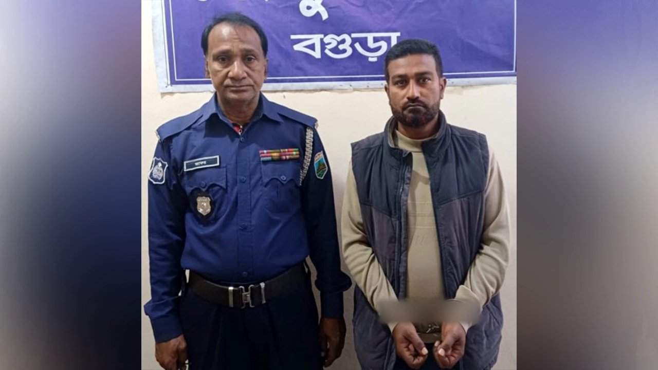 যুবলীগ নেতা এসএম মাহবুব সোবহান বিদ্যুৎকে গ্রেপ্তার করে পুলিশ। ছবি : কালবেলা
