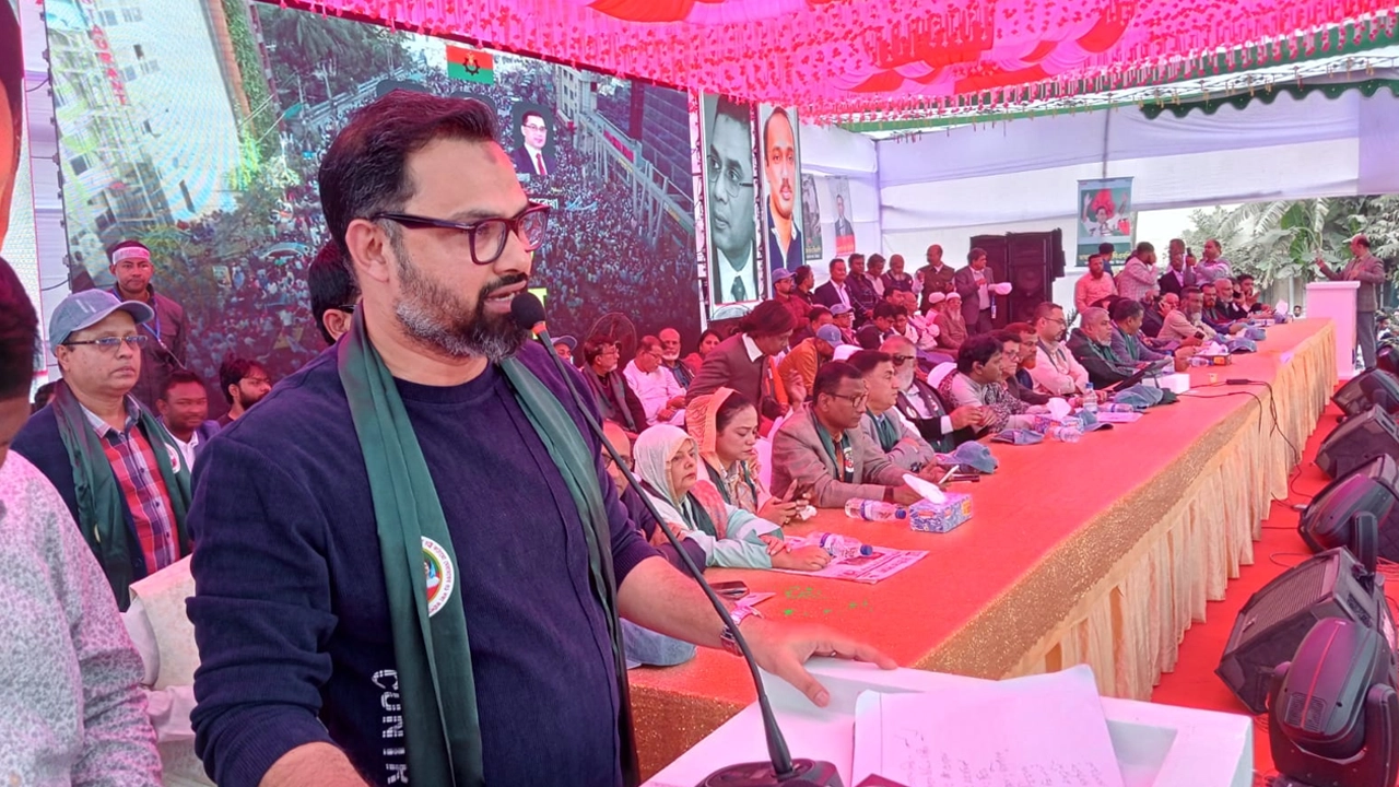 বক্তব্য রাখছেন আমিনুল হক। ছবি : কালবেলা