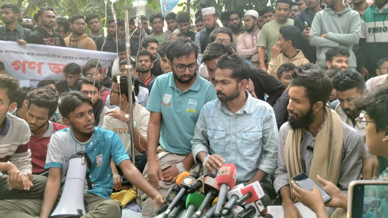শিক্ষার্থীদের সংবাদ সম্মেলন। ছবি : কালবেলা
