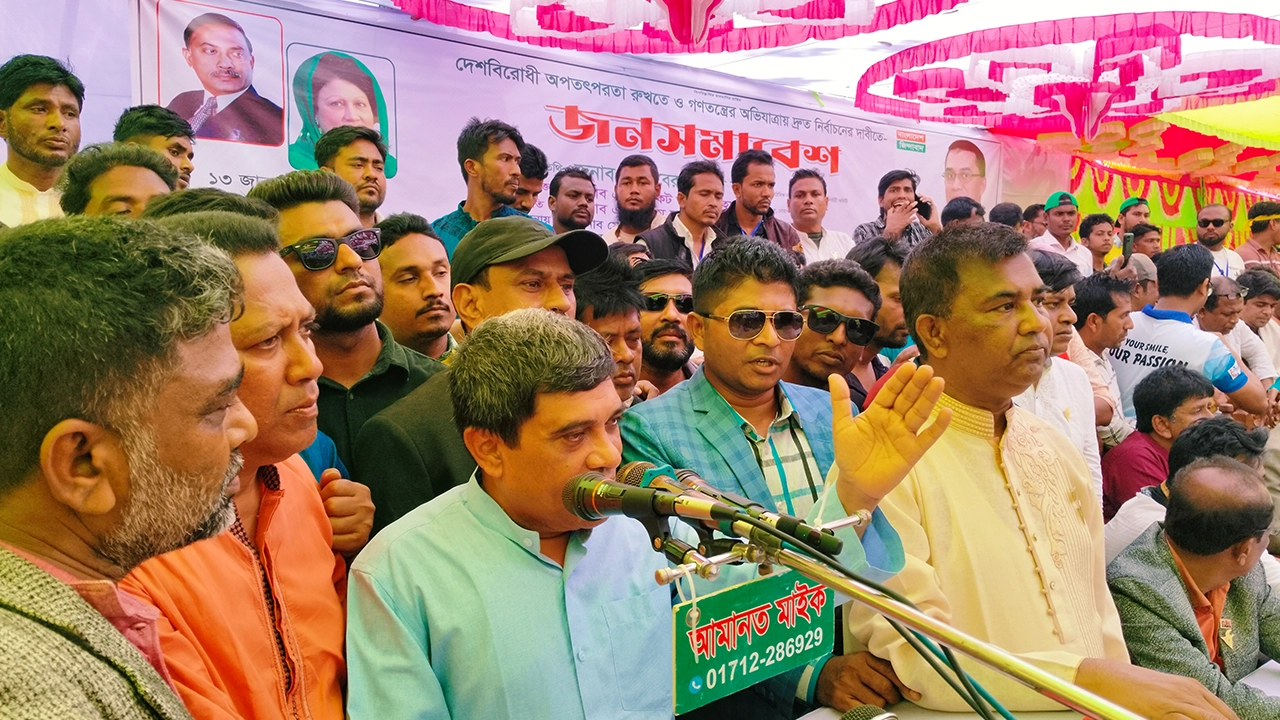 নোয়াখালীর হাতিয়ায় জনসমাবেশে বক্তব্য রাখছেন বিএনপির কেন্দ্রীয় সাংগঠনিক সম্পাদক মাহবুবুর রহমান শামীম। ছবি : কালবেলা