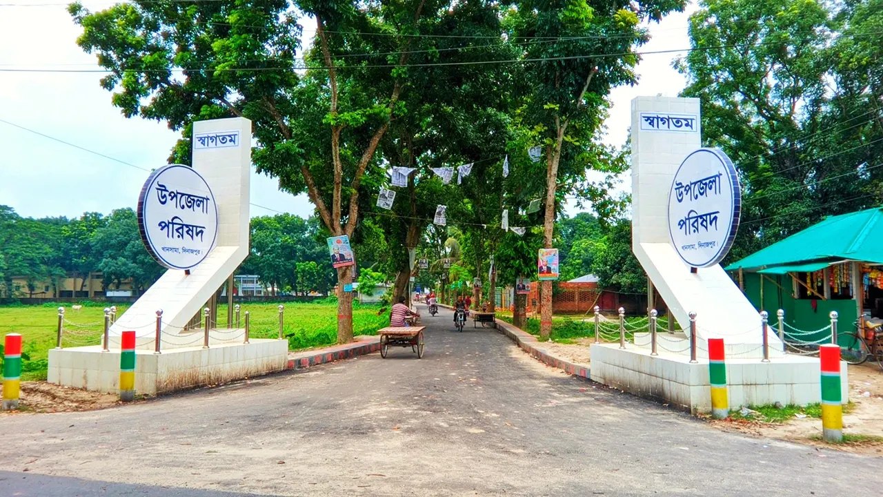 খানসামা উপজেলা প্রধান ফটক। ছবি : কালবেলা