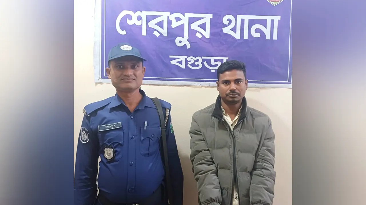বগুড়ায় নাশকতার মামলায় যুবলীগ নেতা আবু রায়হান মোল্লা গ্রেপ্তার। ছবি : কালবেলা