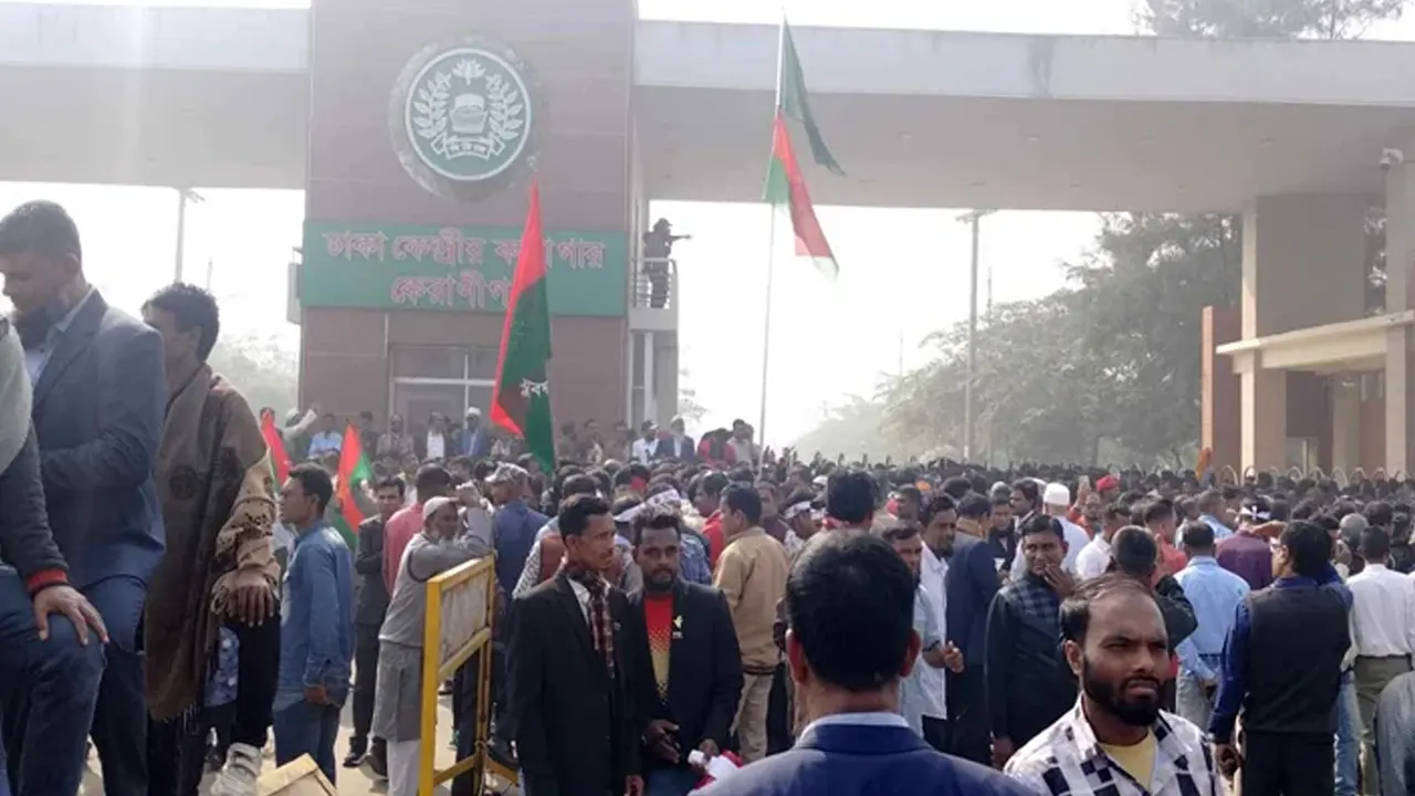 সাবেক স্বরাষ্ট্র প্রতিমন্ত্রী লুৎফুজ্জামান বাবরের মুক্তির অপেক্ষায় বিএনপির নেতাকর্মীরা। ছবি : সংগৃহীত