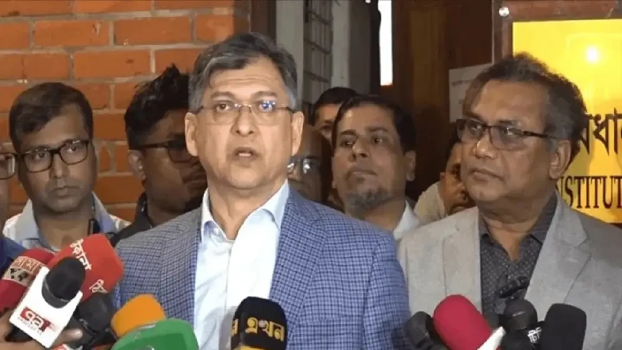 সর্বদলীয় বৈঠক শেষে সাংবাদিকদের সঙ্গে কথা বলেন বিএনপির স্থায়ী কমিটির সদস্য সালাহউদ্দিন আহমেদ। ছবি : সংগৃহীত