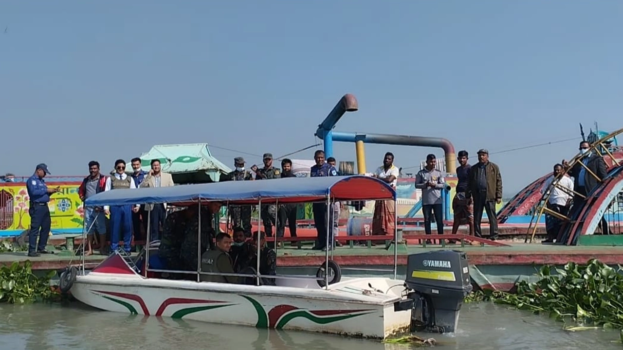 অবৈধভাবে বালু উত্তোলনকারীদের বিরুদ্ধে ভ্রাম্যমাণ আদালতের অভিযান। ছবি : কালবেলা
