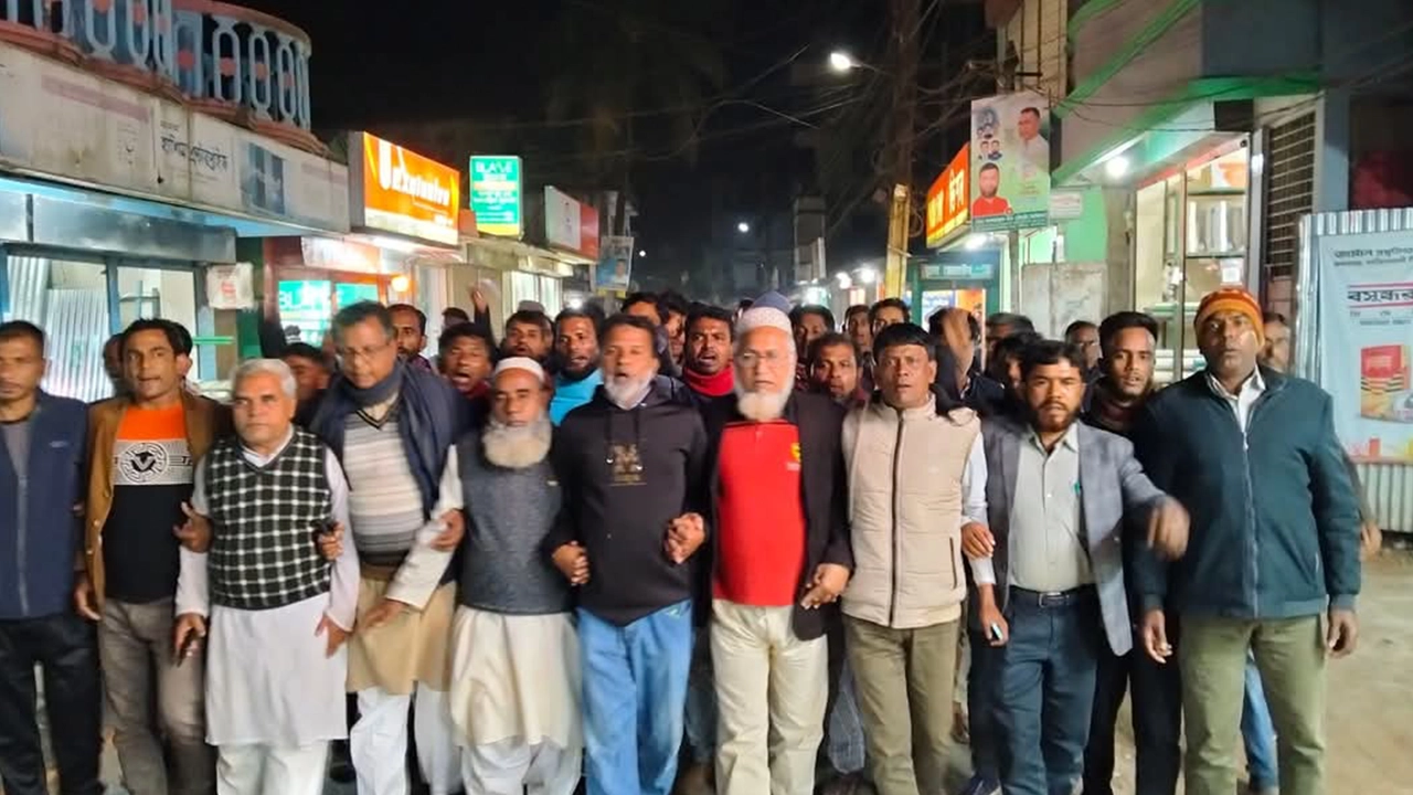 লুৎফুজ্জামান বাবরের মুক্তিতে ময়মনসিংহের গৌরীপুরে আনন্দ মিছিল। ছবি : কালবেলা