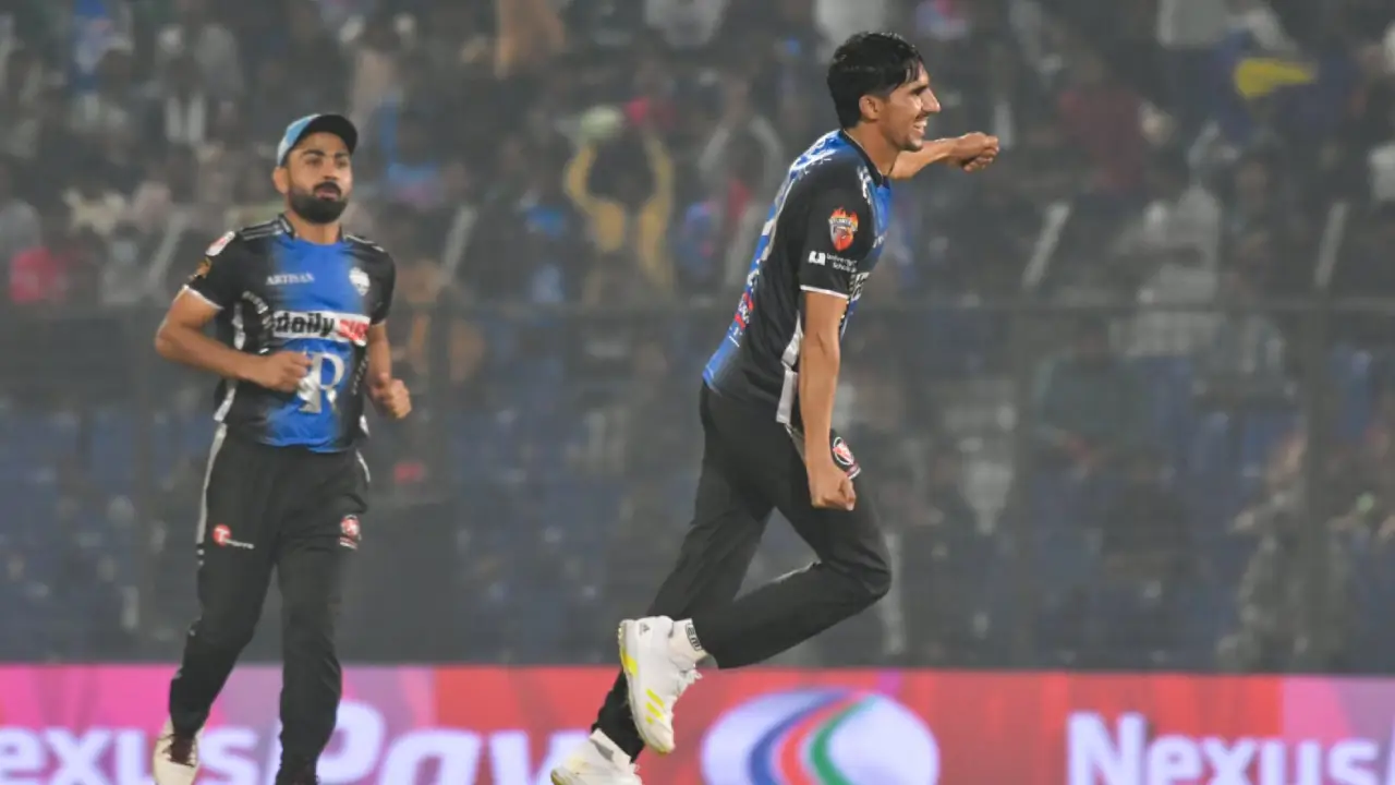 ম্যাচে দুর্দান্ত বোলিং করেছেন আকিফ জাভেদ। ছবি : সংগৃহীত