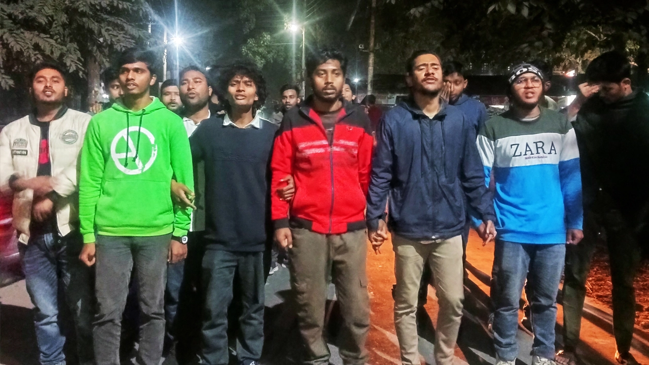আগ্রাসীবিরোধী ছাত্র-জনতার ব্যানারে বিক্ষোভ মিছিল করেন শিক্ষার্থীরা। ছবি : কালবেলা