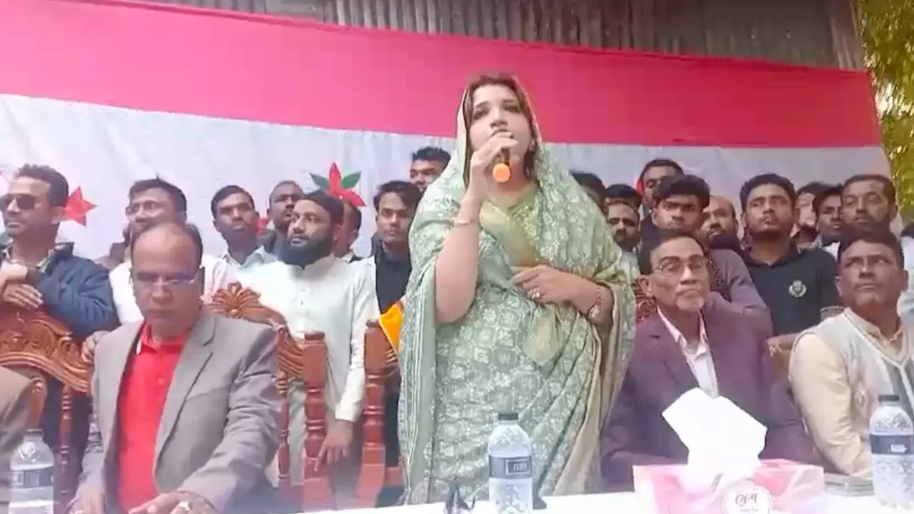 ফরিদপুরের সালথায় এক উঠান বৈঠকে বক্তব্য দেন শামা ওবায়েদ। ছবি : কালবেলা
