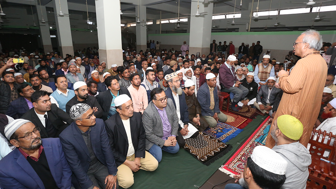 বগুড়া জেলা বিএনপি আয়োজিত দোয়া মাহফিলে বক্তব্য দেন বিএনপির সিনিয়র যুগ্ম মহাসচিব রুহুল কবির রিজভী। ছবি : কালবেলা