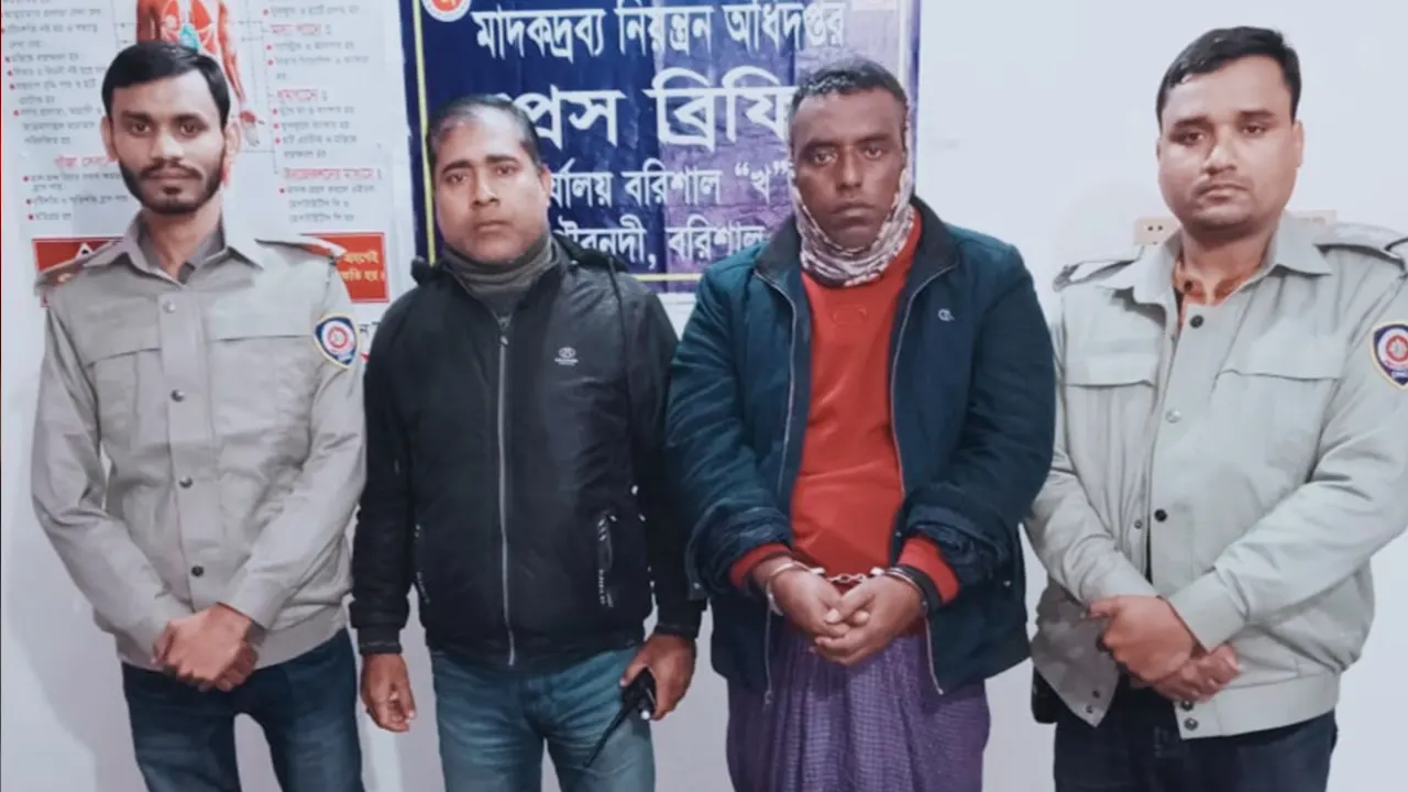 আটককৃত যুবদল কর্মী। ছবি : কালবেলা
