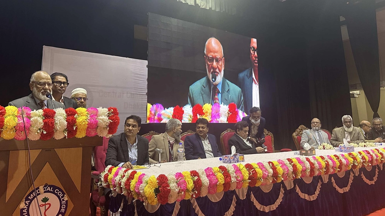 জিয়াউর রহমানের ৮৯তম জন্মবার্ষিকী উপলক্ষে বিএনপির স্থায়ী কমিটির সদস্য ও সাবেক স্বাস্থ্যমন্ত্রী ড. খন্দকার মোশাররফ হোসেন বক্তব্য রাখেন।। ছবি : সংগৃহীত