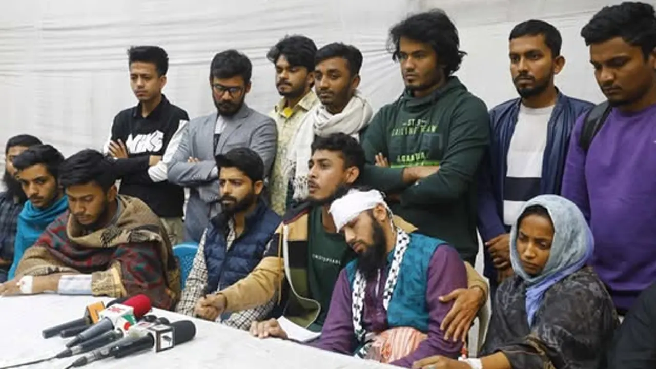 বৈষম্যবিরোধী ছাত্র আন্দোলনের সম্মিলিত জাতীয় বিশ্ববিদ্যালয় শাখার আহত শিক্ষার্থীদের সংবাদ সম্মেলন। ছবি : কালবেলা