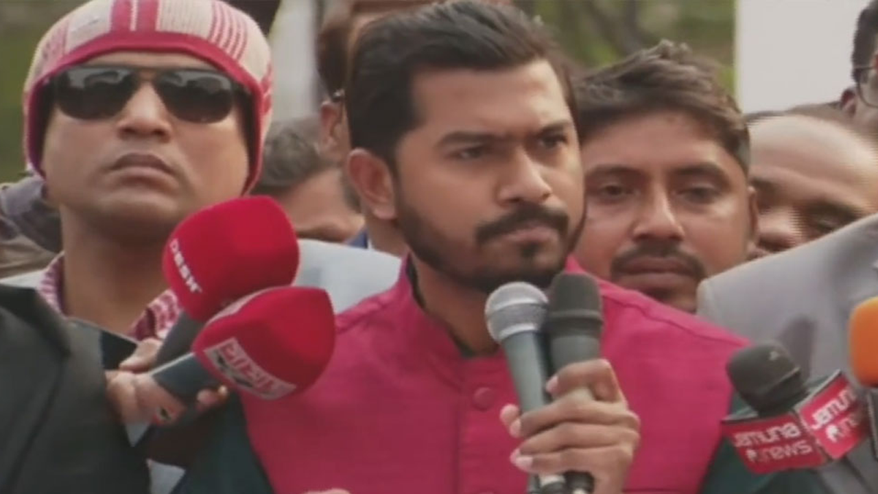 সরকারি প্রাথমিক বিদ্যালয়ের সহকারী শিক্ষকদের সমাবেশে নুর। ছবি : সংগৃহীত