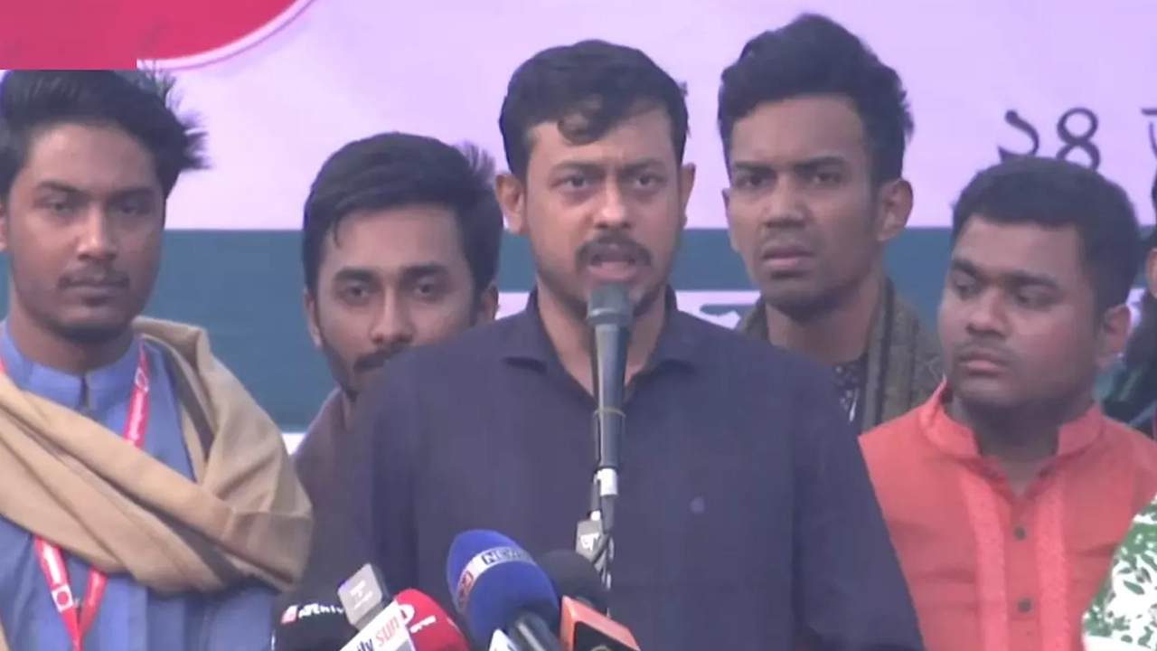 বৈষম্যবিরোধী ছাত্র আন্দোলনের সমাবেশে নাসীরুদ্দীন পাটওয়ারী। ছবি : সংগৃহীত