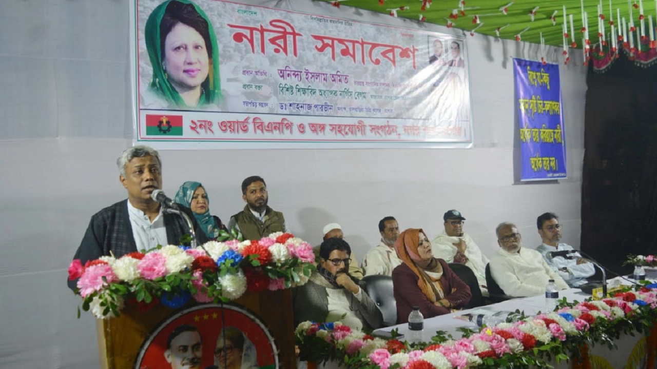 সম্মিলনী ইনস্টিটিউট মাঠে নারী সমাবেশে প্রধান অতিথি হিসেবে কথা বলেন অনিন্দ্য ইসলাম অমিত। ছবি : কালবেলা