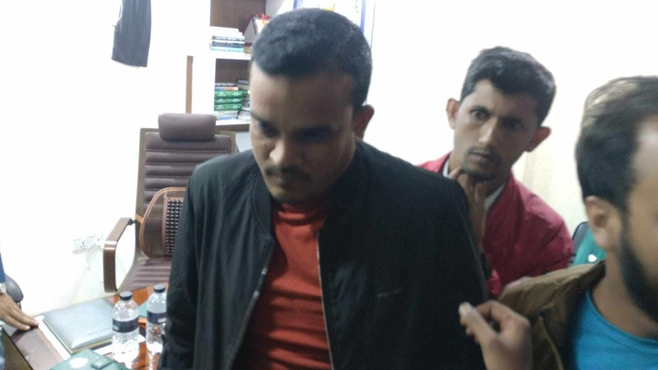 জবি ছাত্রশিবিরের সেক্রেটারিকে ছাত্রলীগ ট্যাগ দিয়ে হট্টগোল করেছেন সোহরাওয়ার্দী কলেজ শাখা ছাত্রদলের সভাপতি জসিম উদ্দিন। ছবি : কালবেলা