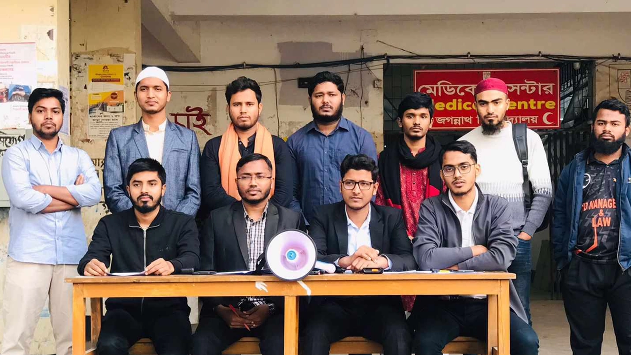 জবি শিবির সেক্রেটারিকে হেনস্তায় সংবাদ সম্মেলন। ছবি : কালবেলা
