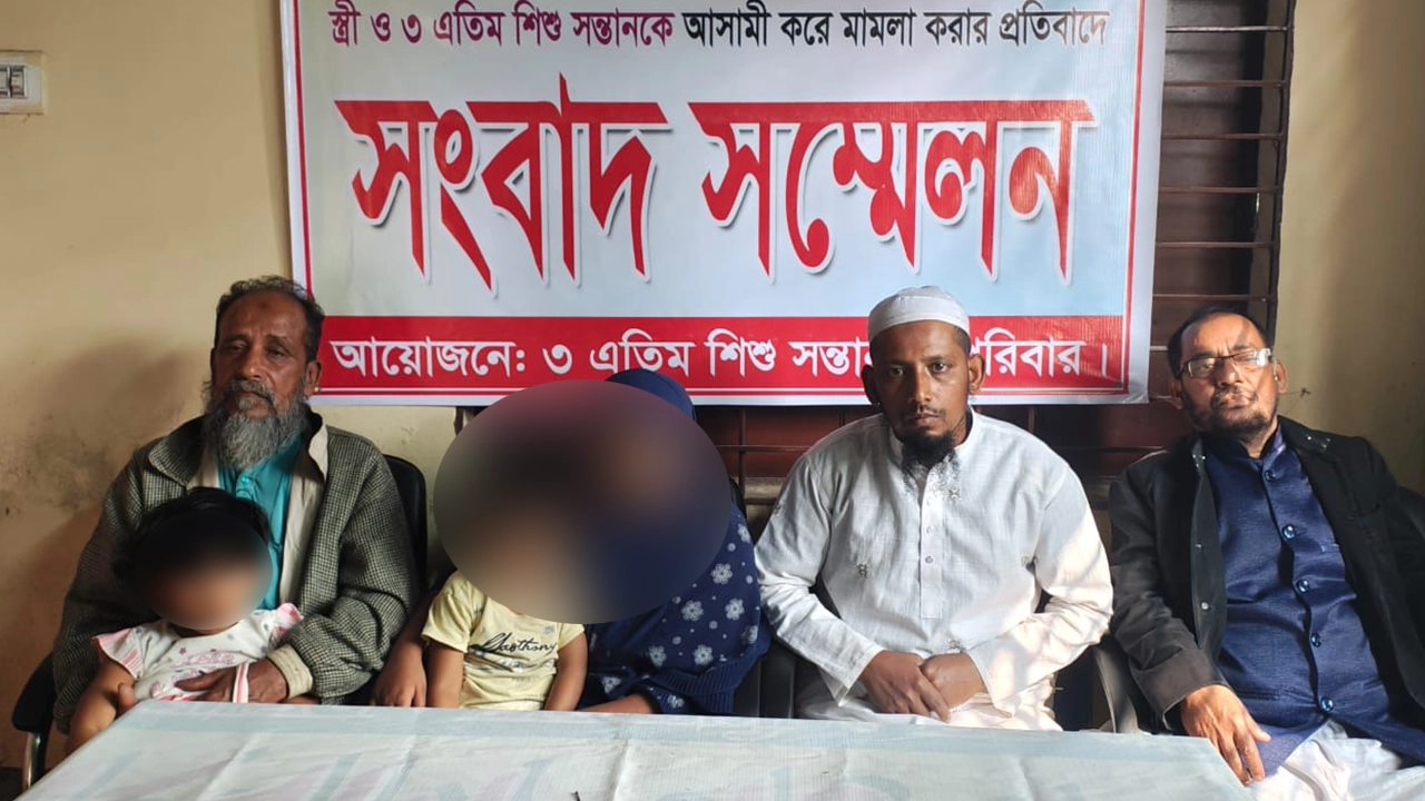 এতিম শিশুদের নিয়ে সংবাদ সম্মেলনে নানা সিরাজ শেখ। ছবি : কালবেলা