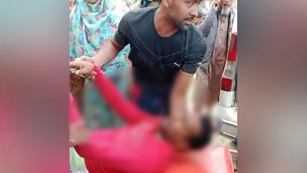 সাতক্ষীরার কালিগঞ্জে সড়ক দুর্ঘটনায় যুবকের মৃত্যু। ছবি : কালবেলা