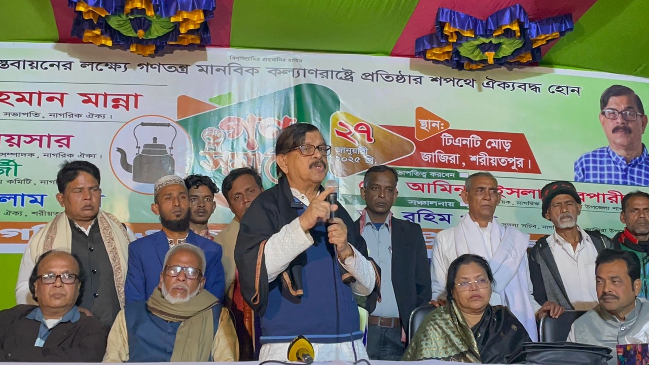 নাগরিক ঐক্যের গণসমাবেশে বক্তব্য রাখেন মাহমুদুর রহমান মান্না। ছবি : কালবেলা