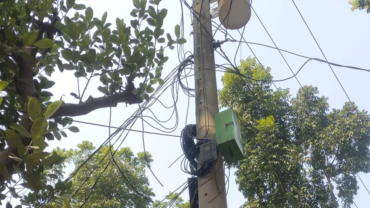 ফাইবার অপটিক্যাল ক্যাবল। ছবি : কালবেলা