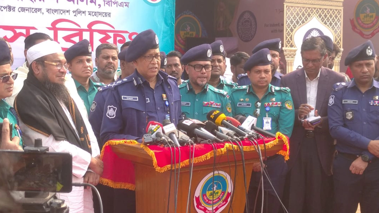 প্রেস ব্রিফিংয়ে পুলিশের মহাপরিদর্শক (আইজিপি) বাহারুল আলম। ছবি : কালবেলা
