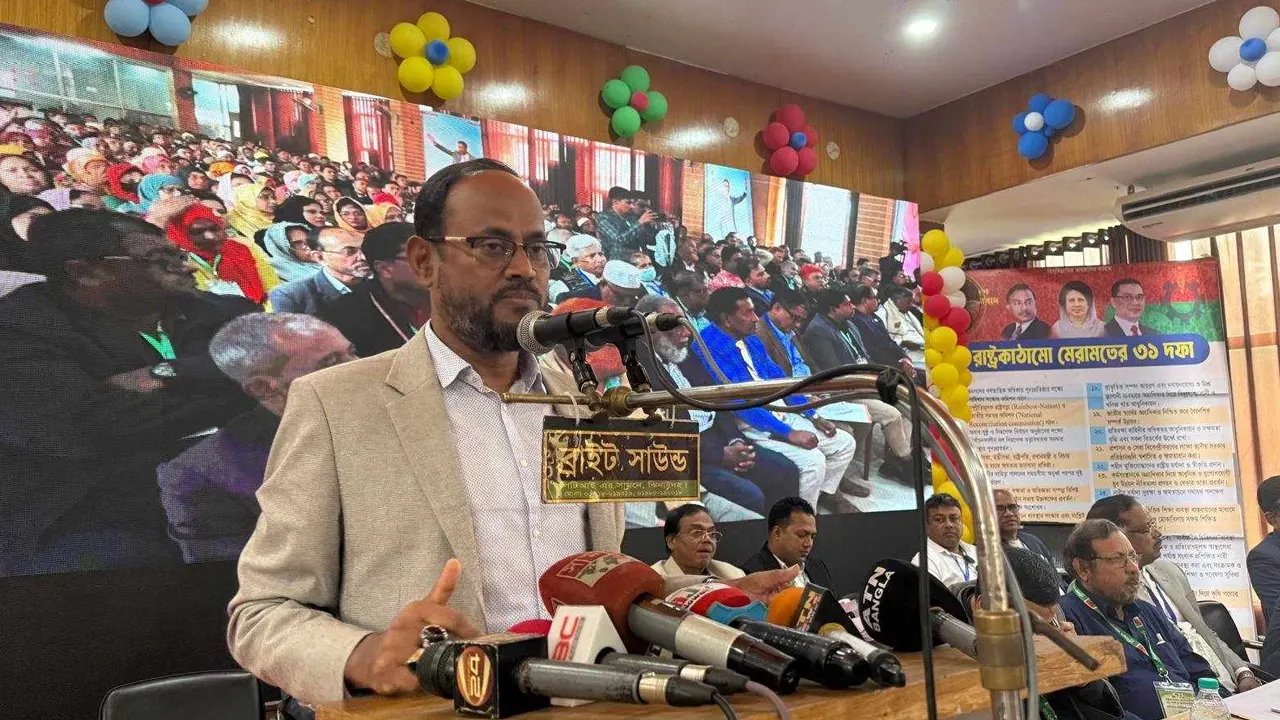 ঝিনাইদহে ‘রাষ্ট্রকাঠামো মেরামতের ৩১ দফা ও জনসম্পৃক্তি’ শীর্ষক কর্মশালায় বক্তব্য দেন বিএনপির প্রচার সম্পাদক সুলতান সালাউদ্দিন টুকু। ছবি : কালবেলা