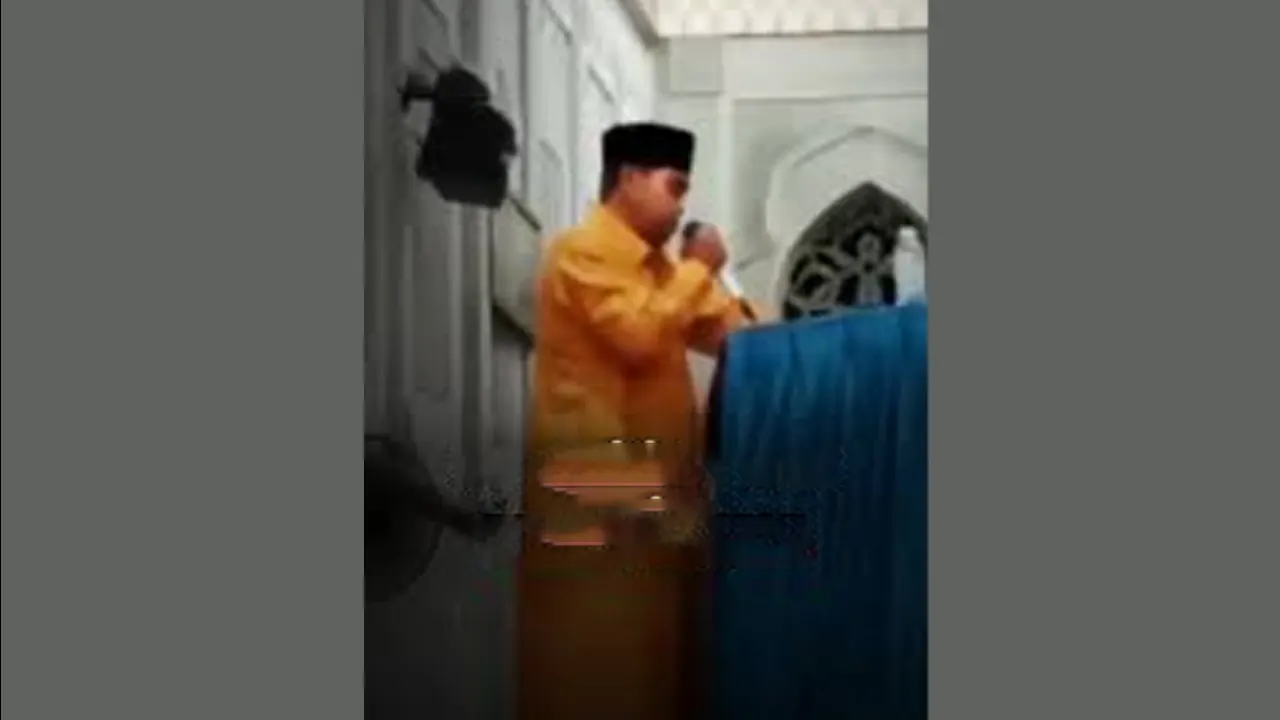 তেলাওয়াতরত অবস্থায় ইমাম। ছবি : সংগৃহীত