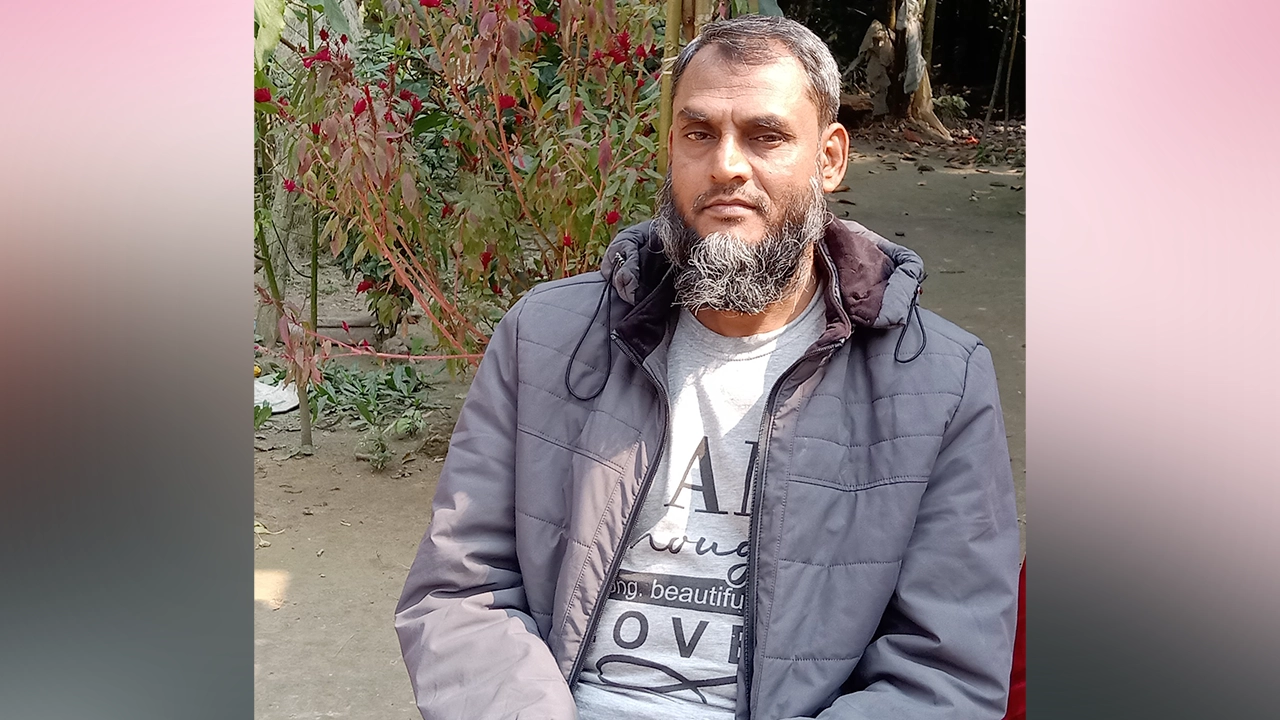 কারামুক্তির পর নিজ বাড়িতে ল্যান্স নায়েক আলতাফ। ছবি : কালবেলা