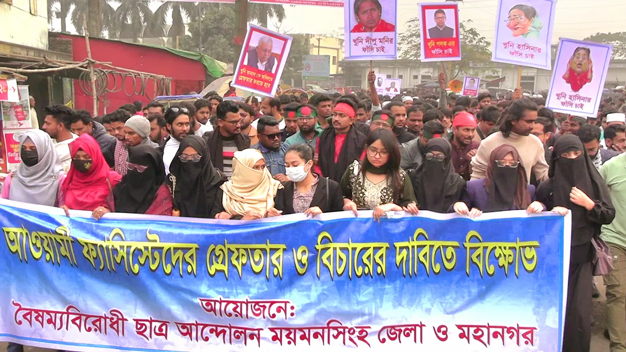 আওয়ামী ফ্যাসিস্টদের গ্রেপ্তারের দাবিতে বৈষম্যবিরোধী ছাত্র আন্দোলনের নেতাদের বিক্ষোভ। ছবি : কালবেলা