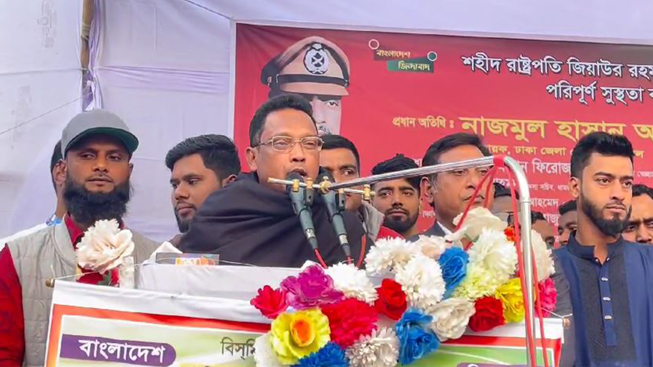 অনুষ্ঠানে বক্তব্য রাখছেন ঢাকা জেলা স্বেচ্ছাসেবক দলের আহ্বায়ক নাজমুল হাসান অভি। ছবি : কালবেলা