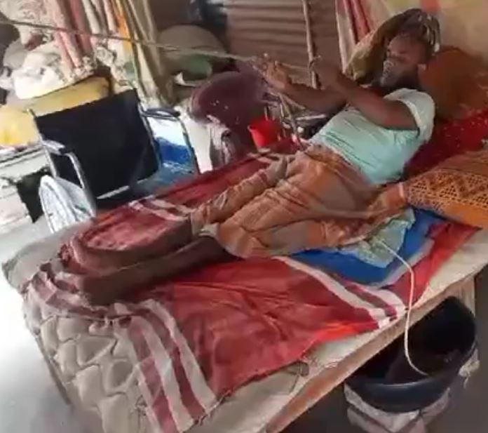 পঙ্গু মুকুলকে যেন দেখার কেউ নেই