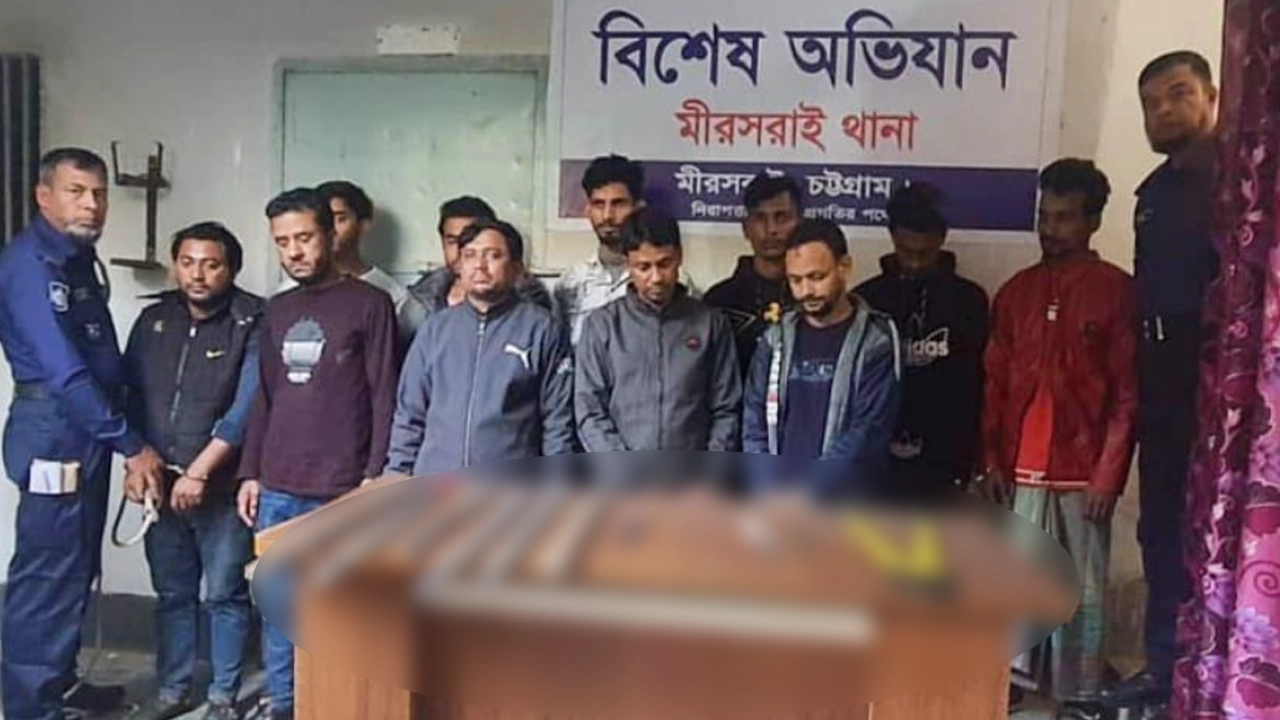 অস্ত্রসহ গ্রেপ্তার ১১ ডাকাতকে গ্রেপ্তার করে আদালতে সোপর্দ করা হয়েছে। ছবি : কালবেলা