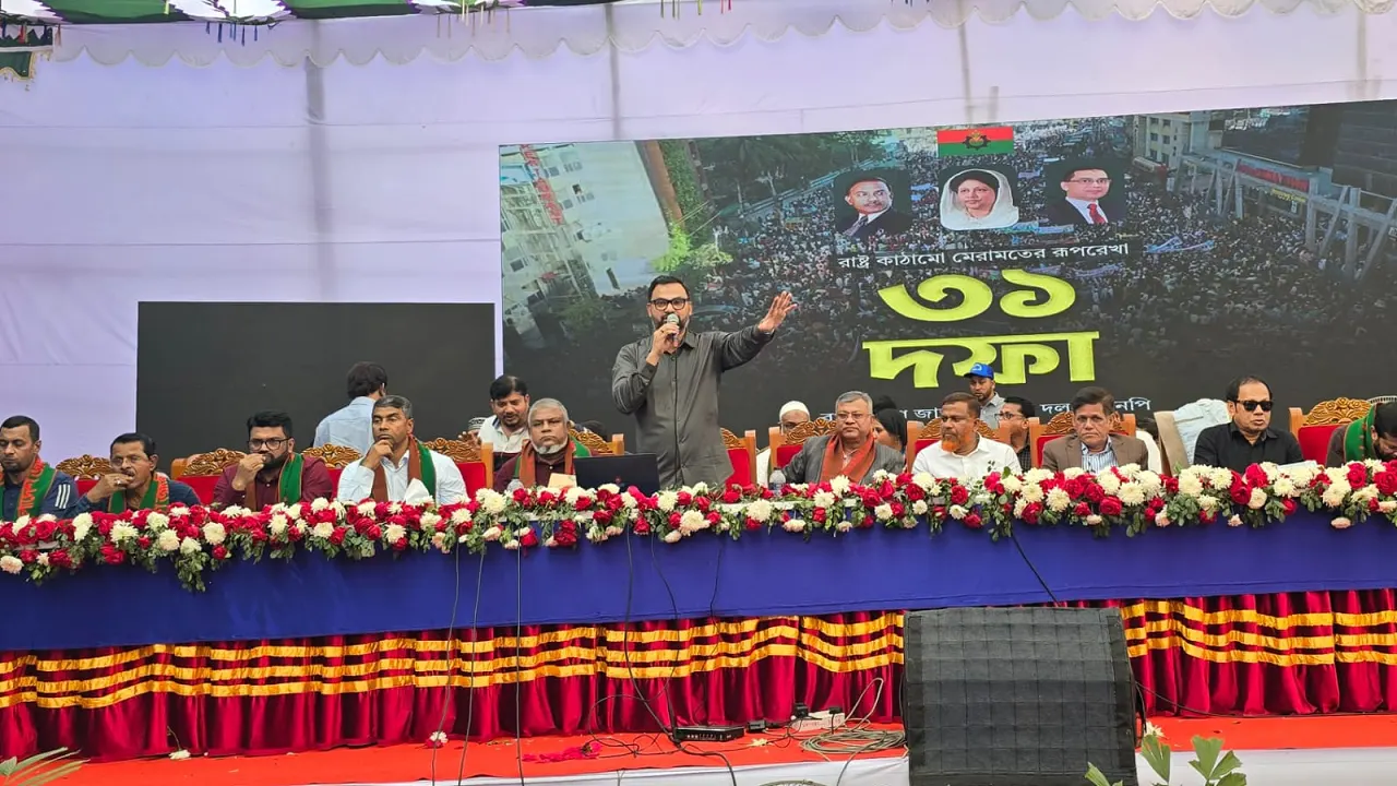 রাজধানীর তেজগাঁও কাওরান বাজার কাঠপট্টি টিসিবি রোডে বিএনপির কর্মীসভা ও রাষ্ট্র সংস্কারের ৩১ দফার কর্মশালায় কথা বলেন আমিনুল হক। ছবি : কালবেলা