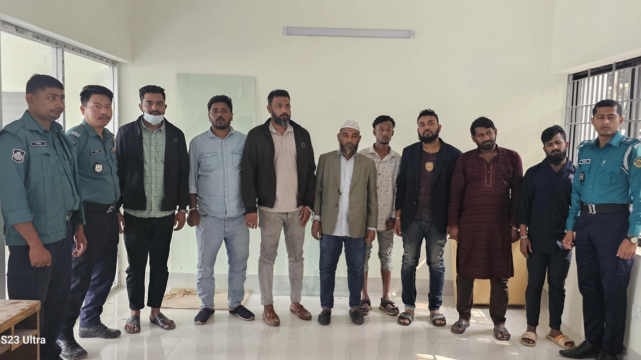 পুলিশের অভিযানে গ্রেপ্তার ৪২ জনের মধ্যে কয়েকজন নেতাকর্মী। ছবি : সংগৃহীত