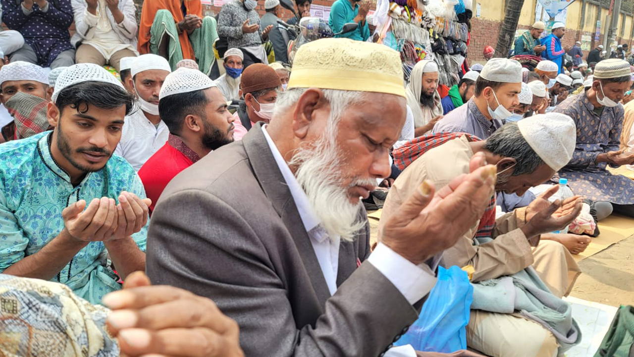 ইজতেমার দ্বিতীয় পর্বের আখেরি মোনাজাত। ছবি : কালবেলা
