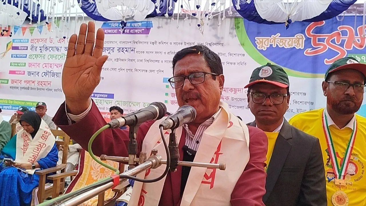কিশোরগঞ্জের ইটনায় এক অনুষ্ঠানে বক্তব্য দেন অ্যাড. ফজলুর রহমান। ছবি : কালবেলা