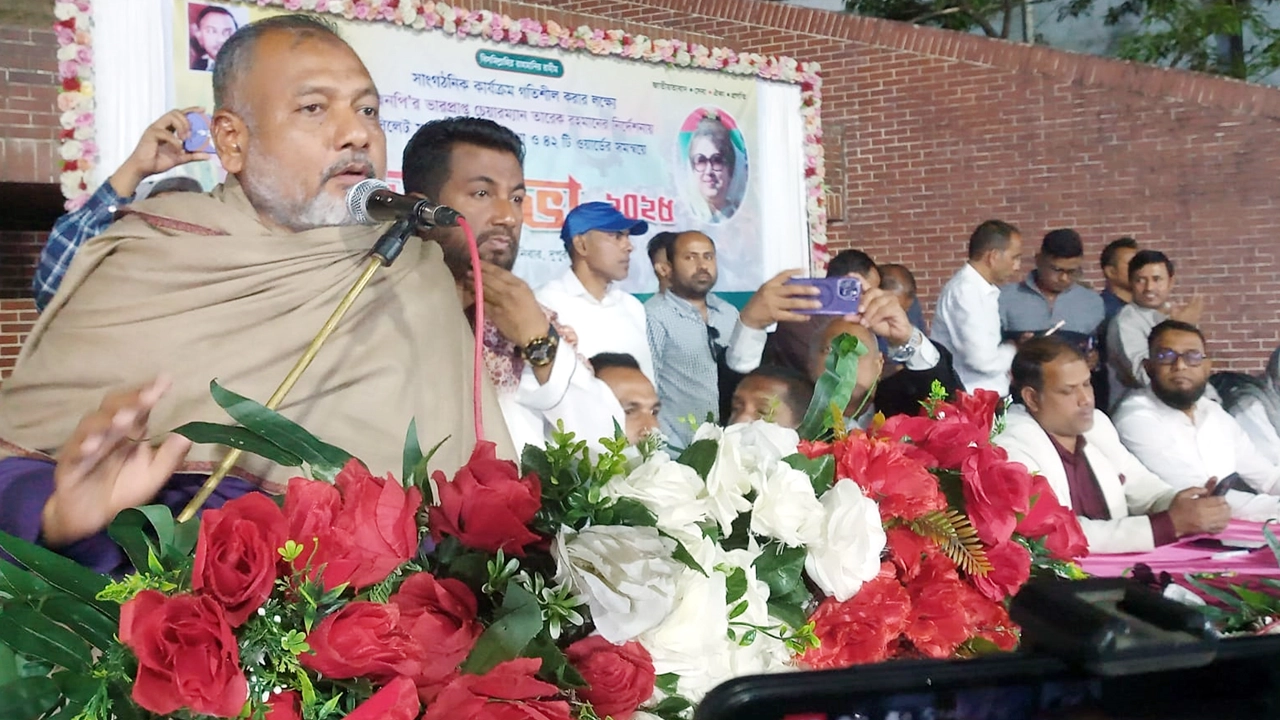 সিলেট মহানগর স্বেচ্ছাসেবক দলের কর্মী সম্মেলনে বক্তব্য রাখছেন এসএম জিলানী। ছবি : কালবেলা